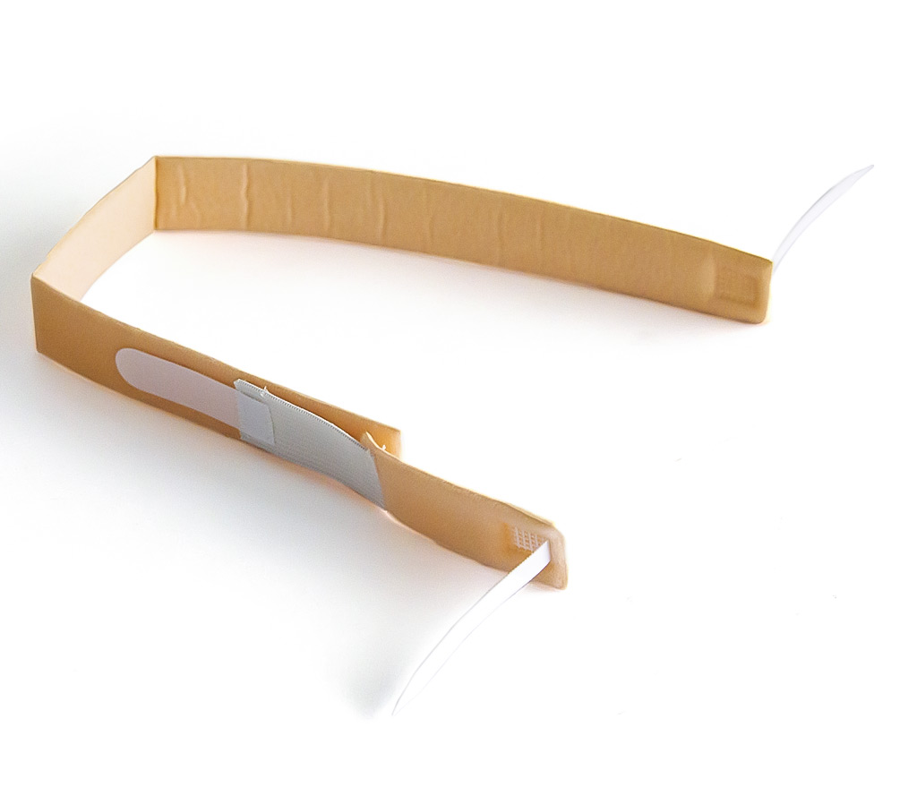 Fascia di fissaggio per cannula tracheostomica con banda elastica e tiranti in Velcro®
